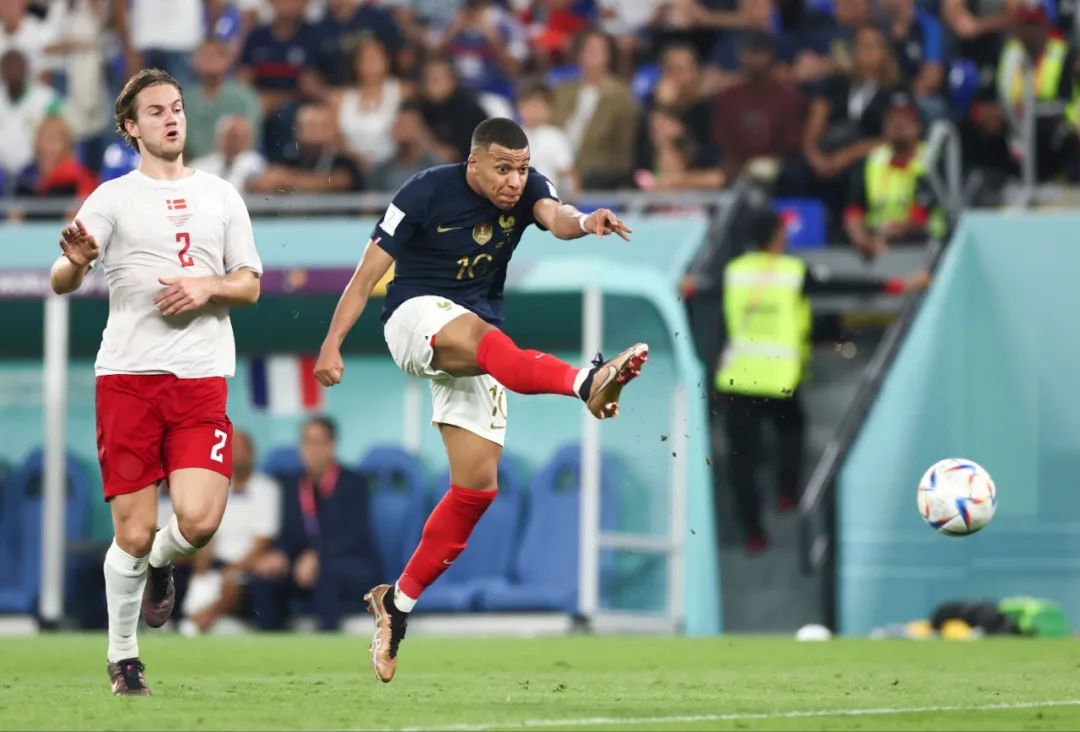 他又能在肘 他又能在肘